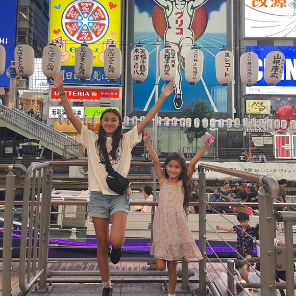 Meet the Posher - Picture 3 of 3